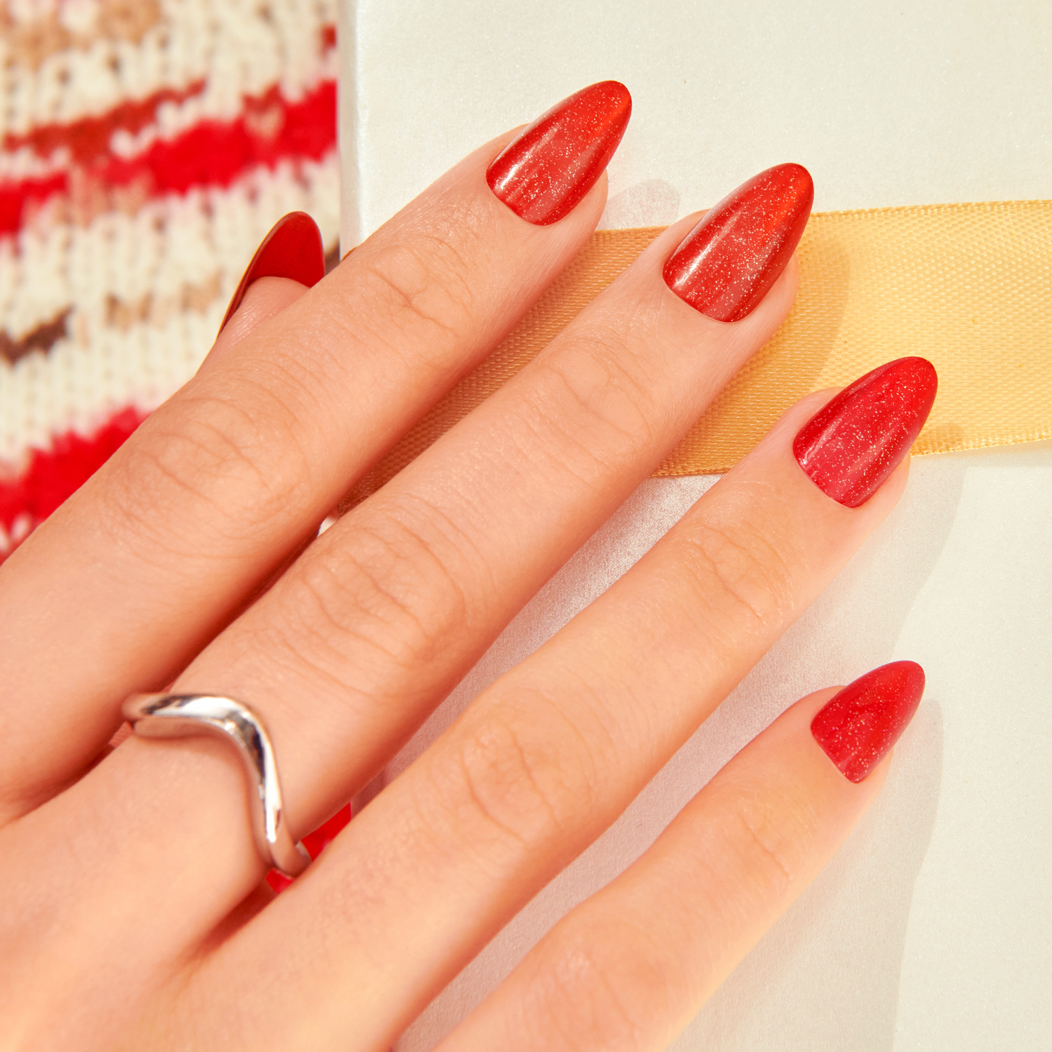 KISS Voguish Fantasy Holiday Press On Glue Nails - Carol for You