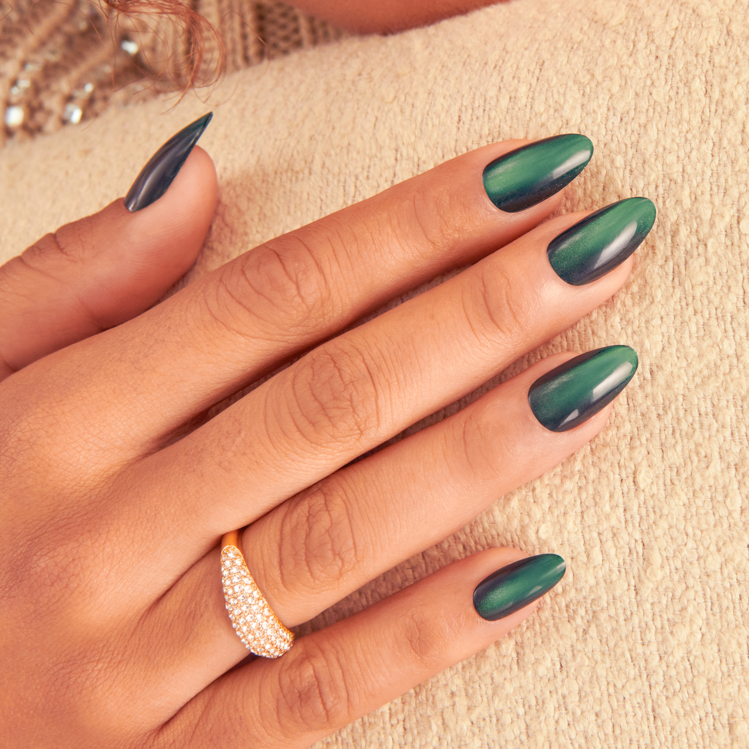 KISS Voguish Fantasy Holiday Press On Glue Nails - Holiday Gala